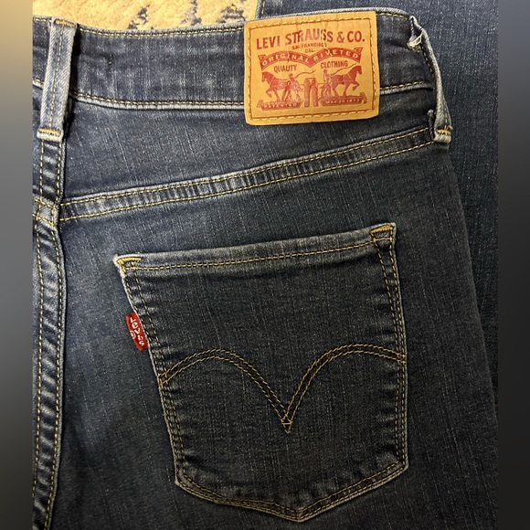 Levi Strauss & Co Classic Mid Rise Skinny Jeans! Size 8! - Picture 5 of 5